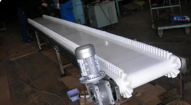 山東裙邊皮帶上料機(jī)